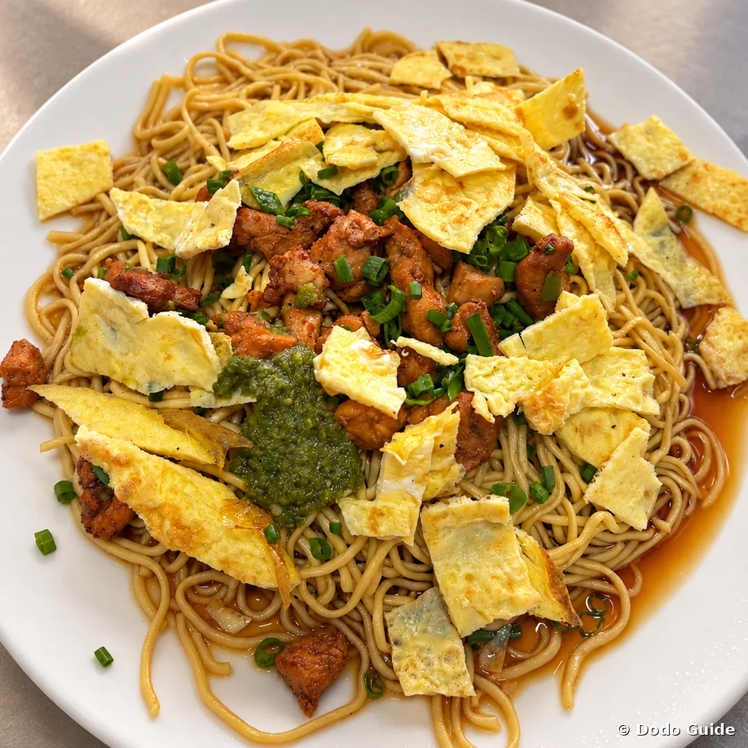 Noodles with chicken, omelette and green chilli paste