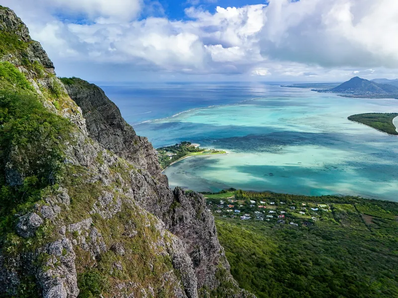 Blick auf die Lagune vom Gipfel des Le Morne Brabant